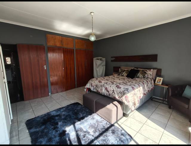2 BEDROOM APARTMENT TO LET IN THREE RIVERS